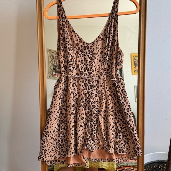 Reformation anchorage feline leopard wrap dress size Large - Picture 5 of 7